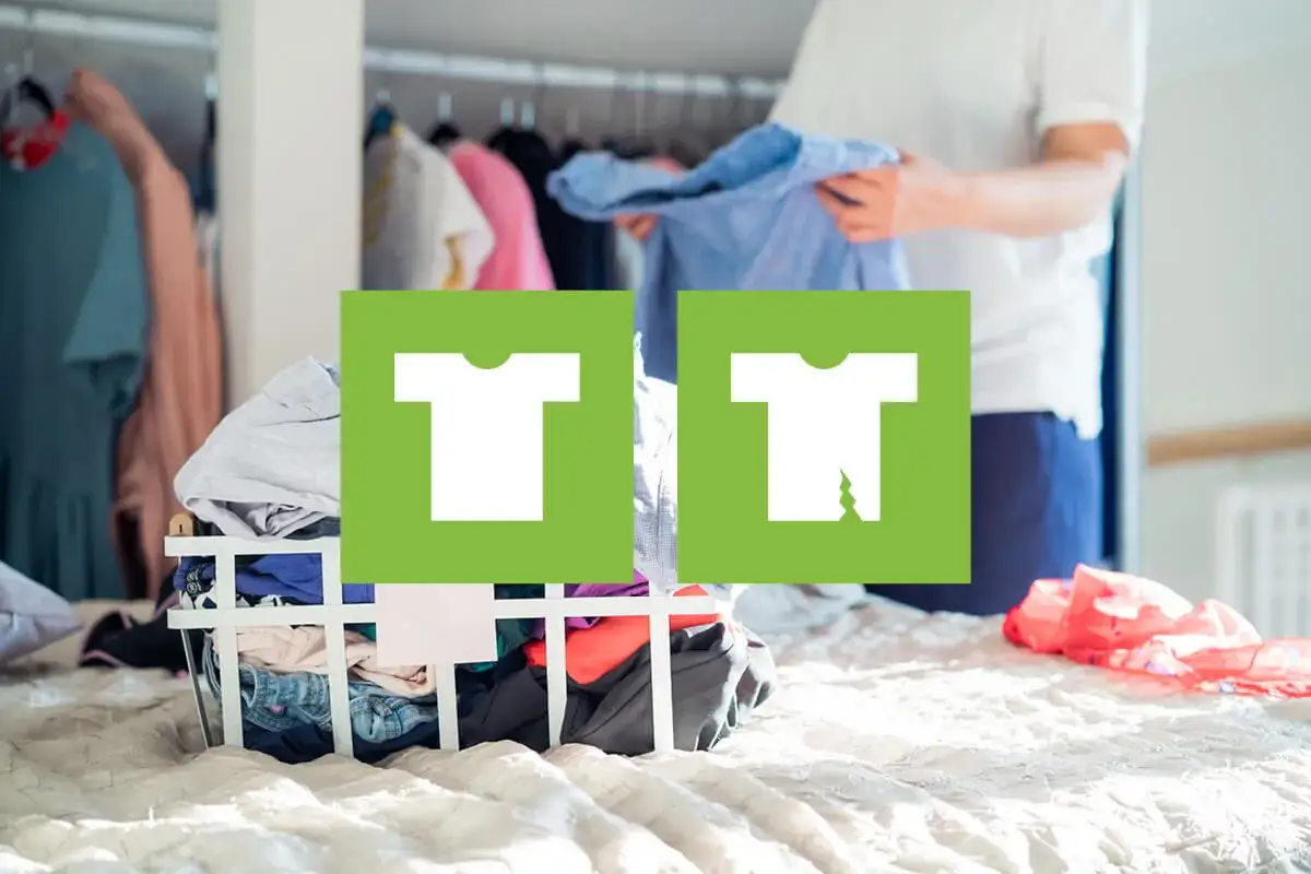 Sortera kläder för inlämning second hand. En hel tröja och en trasig tröja visas.
