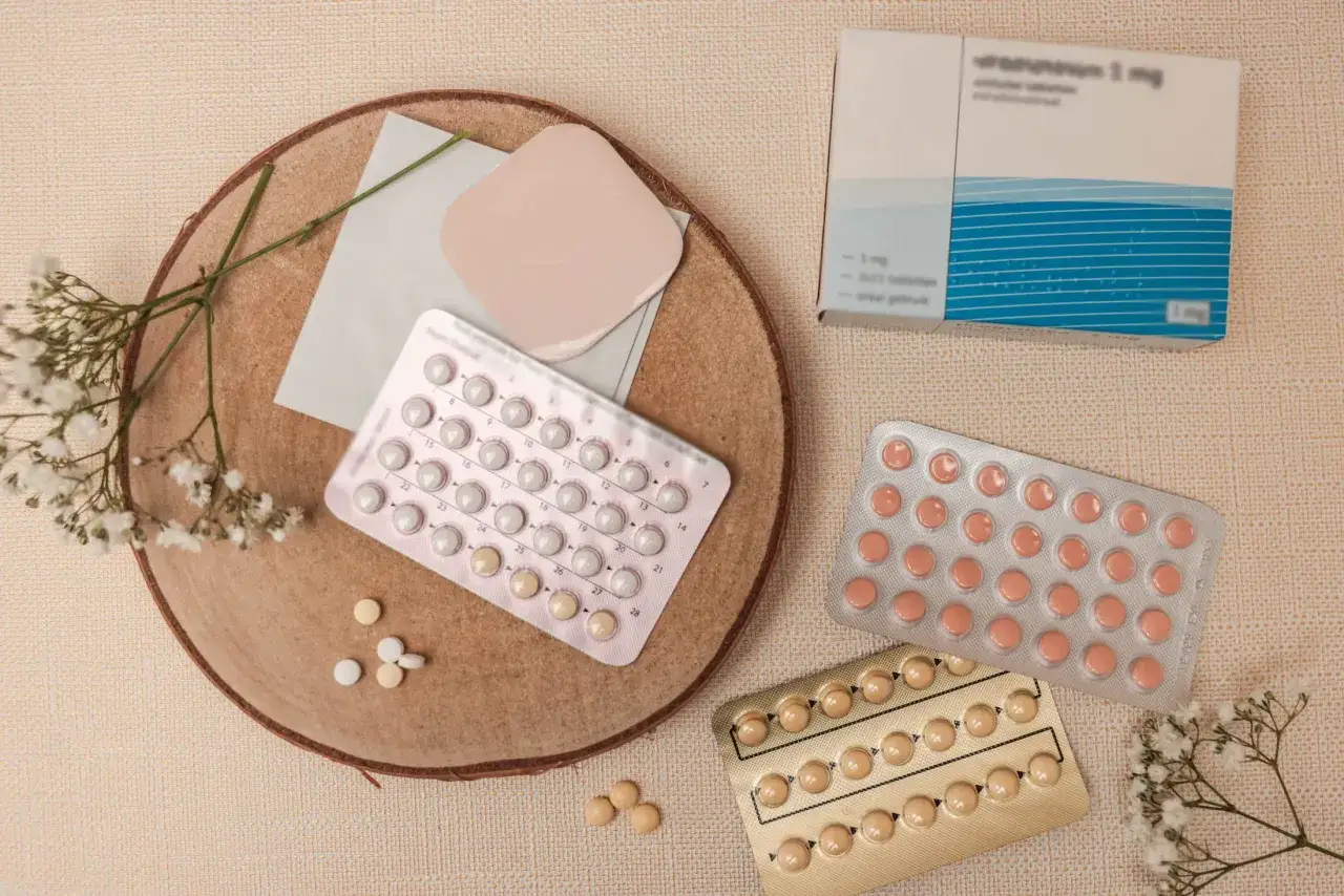 Piller och en pl&aring;ster f&ouml;r klimakteriet medicin.